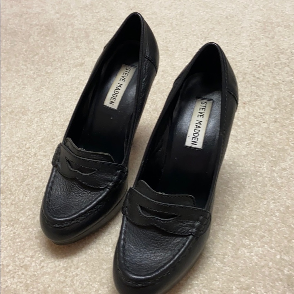 Black Steve Madden penny loader heels.